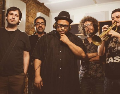 Prepare a pista de pouso no seu ouvido - Tem Música Negra Universal Interplanetária no ar e cheia de mensagem positiva