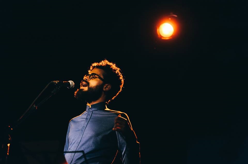 César Lacerda Não Rima Amor Com Dor, em Paralelos & Infinitos