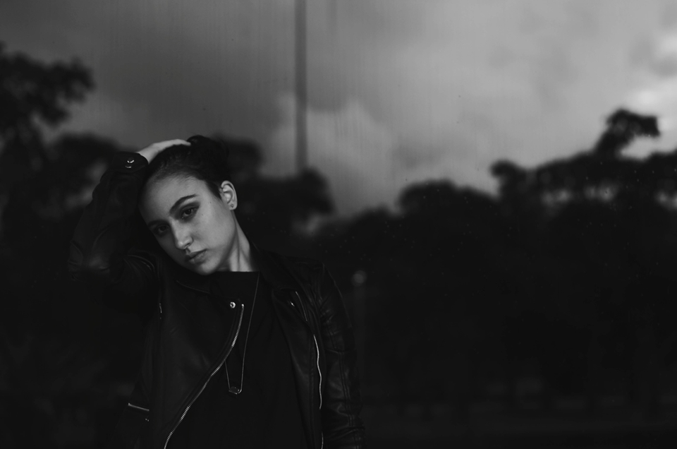 Bian faz cover intimista de “Sorry” e cria expectativa sobre seu primeiro disco