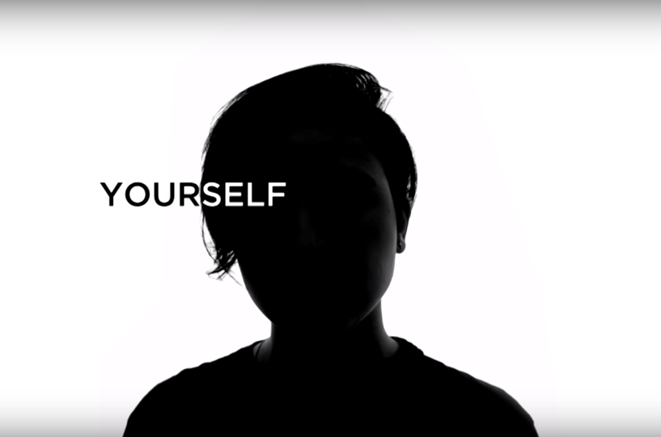 Bian Lança Lyric Video de “Hands”