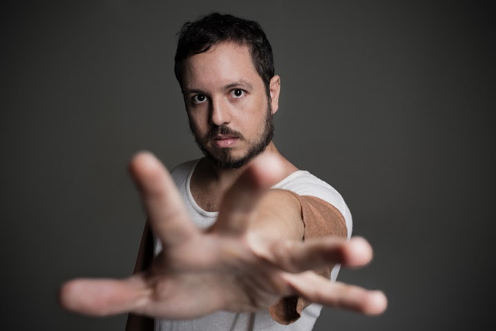 Clipe, turnê e disco: A estreia solo de Barro