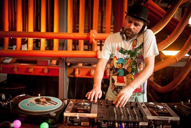Sonoro Arte traz edição especial de vinil com moda e gastronomia