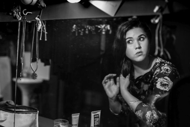 Teatro da Rotina recebe show acústico da cantora IÁ