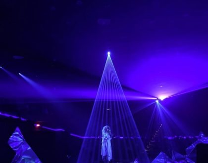 Luiza Lian apresenta "Azul Moderno" em São Paulo