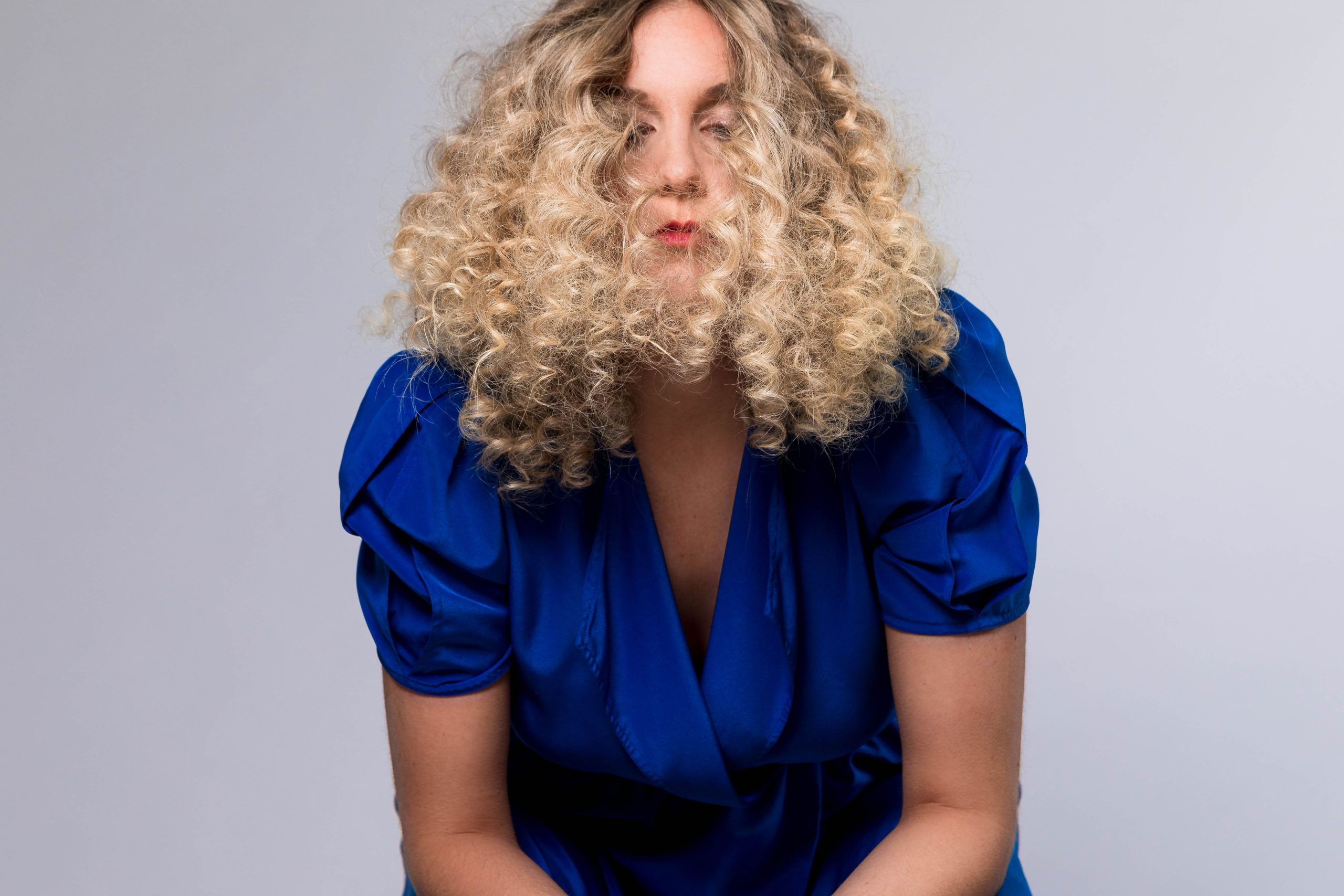 Julie Neff | vem ouvir o EP “Over It”