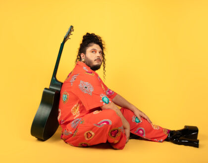 Ronná apresenta "Meio Eu"